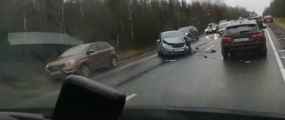 Массовая авария на трассе «Кола» привела к 14-километровой пробке