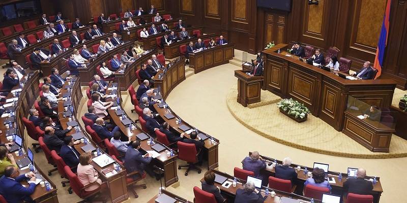 Парламент Армении не избрал Пашиняна премьером, а Генпрокуратура возбудила дело против президента Саркисяна - ТЕЛЕГРАФ