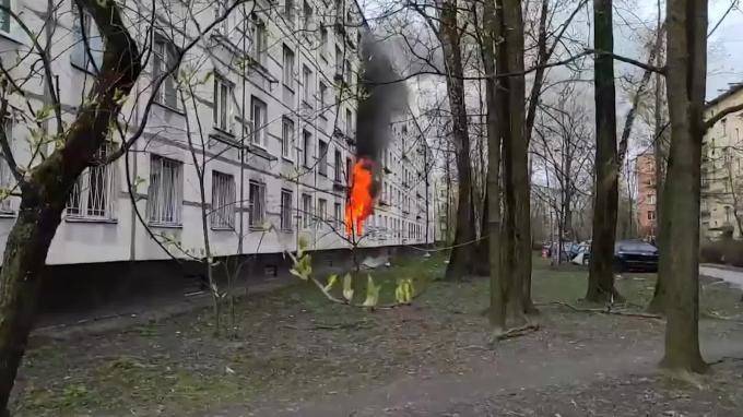 Видео: трехкомнатная квартира выгорела на улице Костюшко