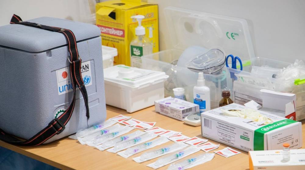 В киевском центре вакцинации за сутки привили почти 1,4 тысячи киевлян