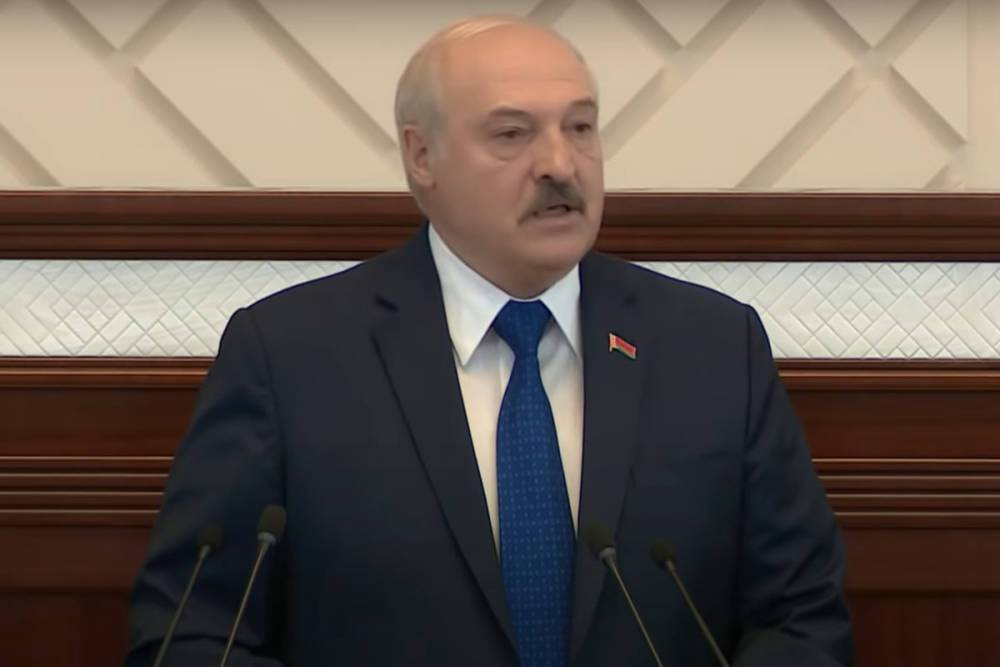 Опубликовано фото купания Лукашенко в Черном море