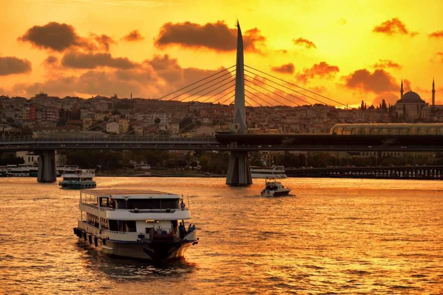 Турция назвала сроки старта строительства судоходного канала в обход Босфора