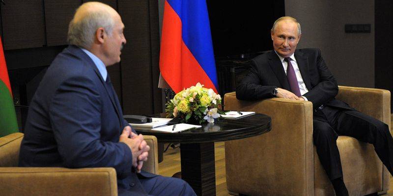 Путин предложил Лукашенко искупаться в Сочи - тот окунулся в Черное море, несмотря на холодную погоду - ТЕЛЕГРАФ