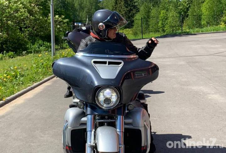 Александр Дрозденко сел на мотоцикл, чтобы объехать участки «Единой России» в Ленобласти