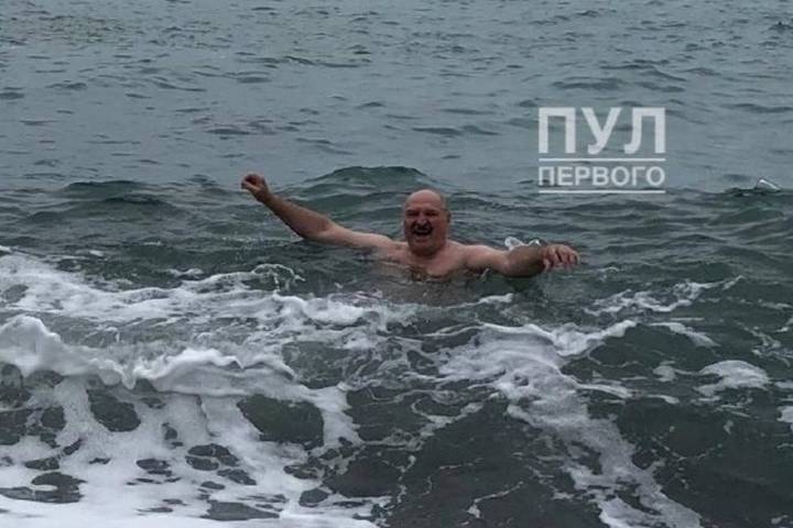 Открыли купальный сезон: Путин и два Лукашенко совершили морскую прогулку в Сочи