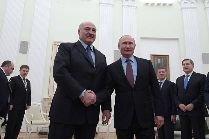 Песков сообщил, что Путин не искупался с Лукашенко в Черном море
