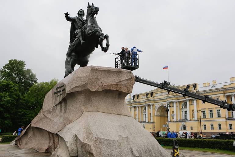 Подрядчика для реставрации «Медного всадника» ищут в Петербурге