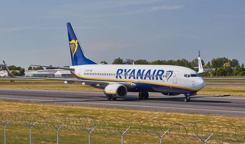 Самолет Ryanair экстренно посадили в Берлине после сообщения о бомбе на его борту