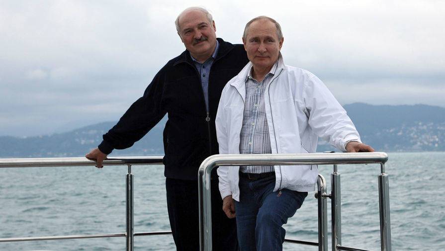 В Кремле не знают, почему Путин отказался купаться с Лукашенко