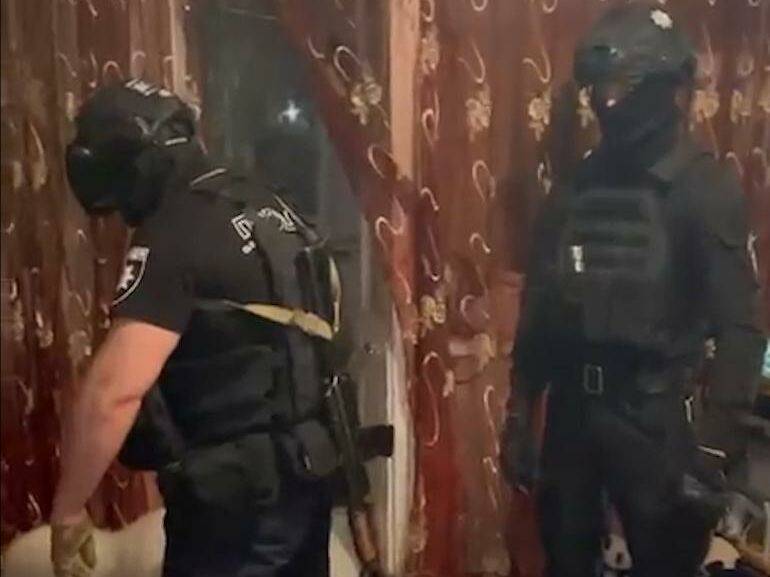 В Кременчуге задержали мужчину, который из окна квартиры стрелял по полицейским