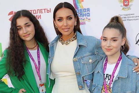 Алсу поддержала младшую дочь Микеллу на конкурсе "Детская Новая волна" в Крыму
