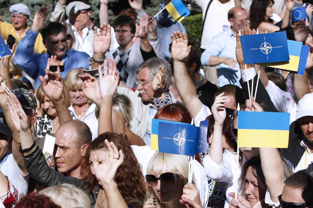 СМИ назвали три темы, которые могут вынести на референдум на Украине