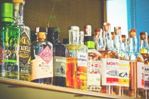 Более 60 литров незаконного алкоголя изъяли в Рязани