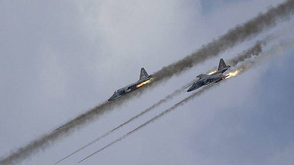 Российская авиация давит ИГИЛ в сирийской пустыне