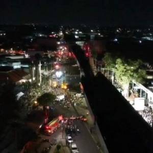 Число жертв крушения метромоста в Мехико возросло до 20 человек