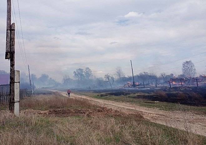 Власти признали, что крупный пожар в шиловском селе пошел «со стороны трансформатора»