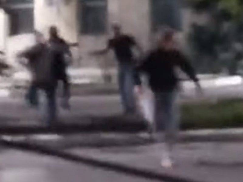 Восемь на одного: в Таганроге на видео сняли жестокое избиение подростка на проезжей части