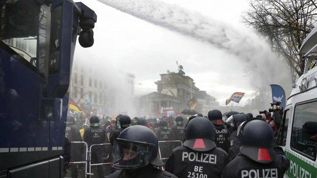 В Берлине считают, что главной опасностью является «правоэкстремистские нарушения»
