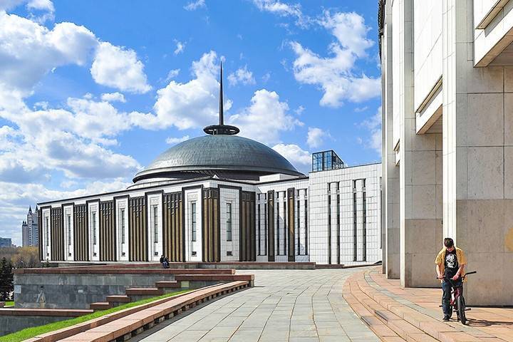 Музей Победы получит побывавшую в Космосе микрокопию Знамени Победы