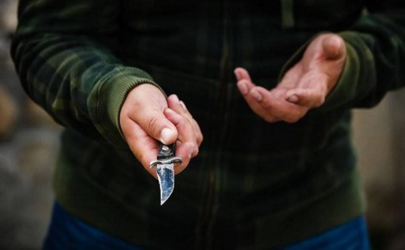 В Харькове мужчина угрожая ножом ограбил ломбард
