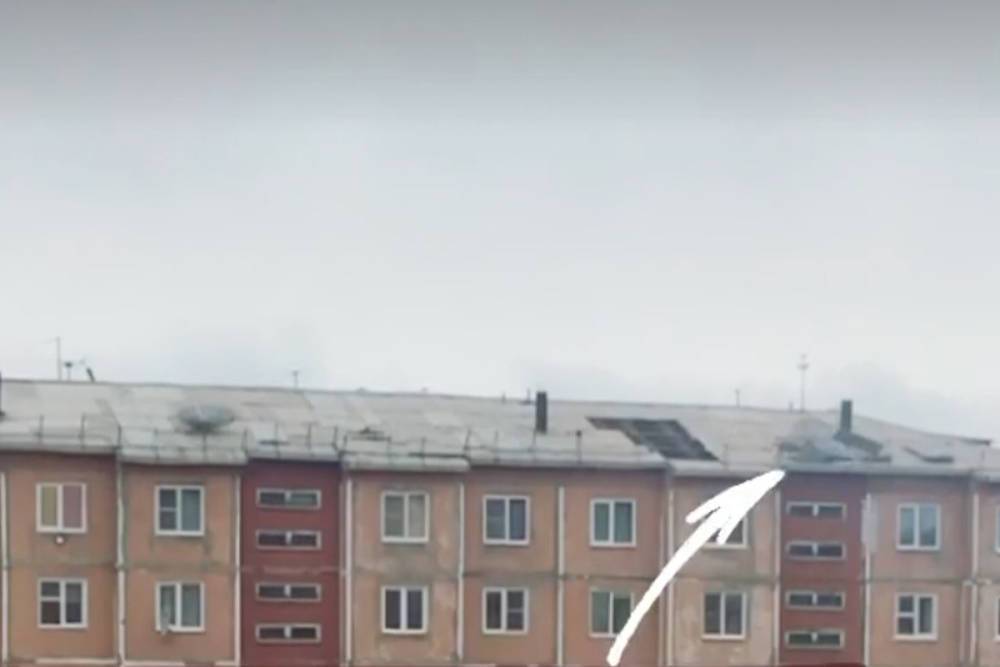 В Бурятии многоэтажка опять потеряла крышу из-за сильного ветра