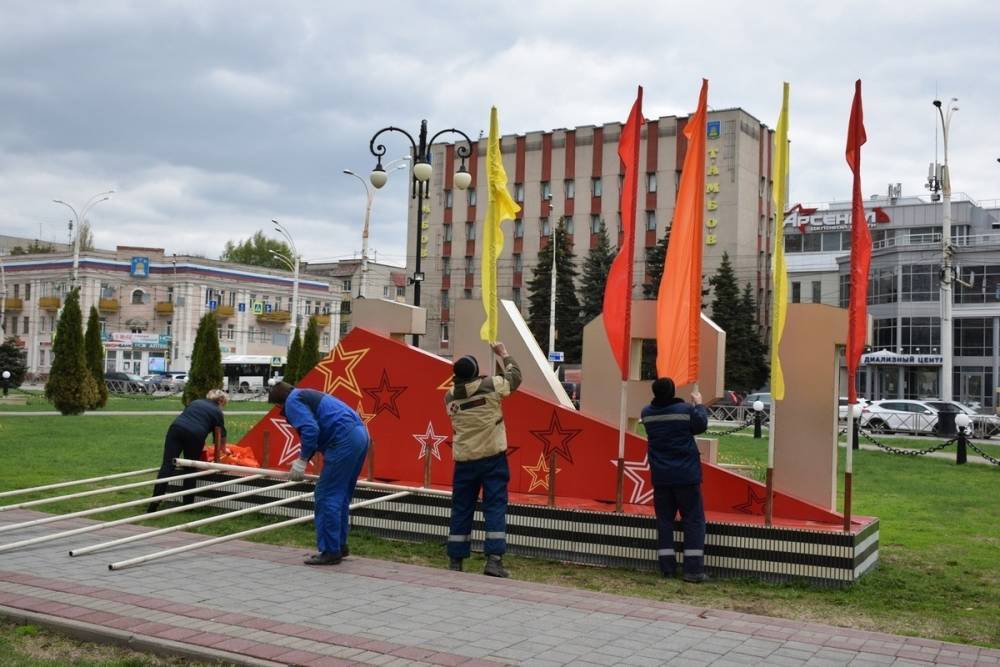 В Тамбове начали украшать улицы ко Дню Победы
