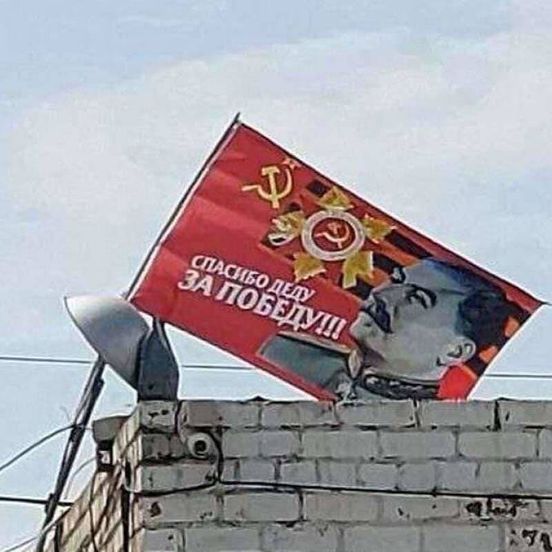 В Днепре вывесили огромный советский флаг со Сталиным