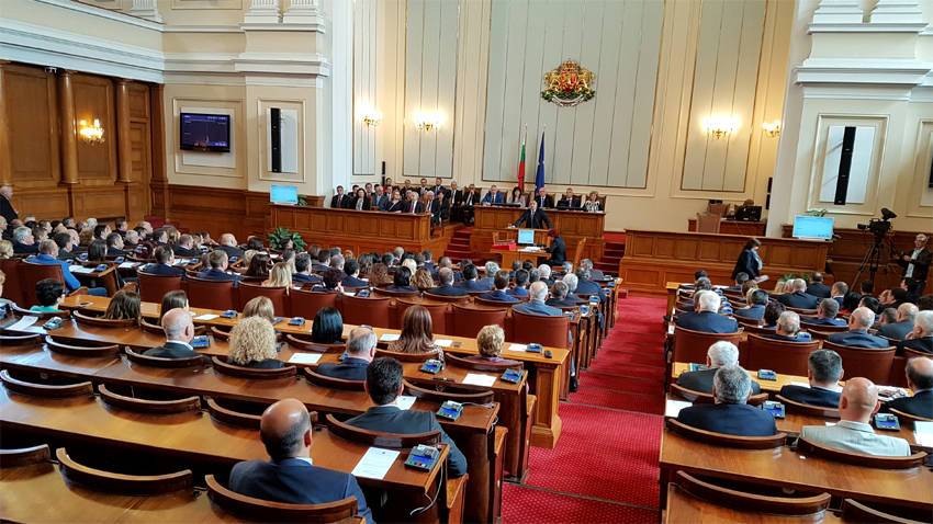 Болгария в шаге от перевыборов – парламент не смог сформировать правительство