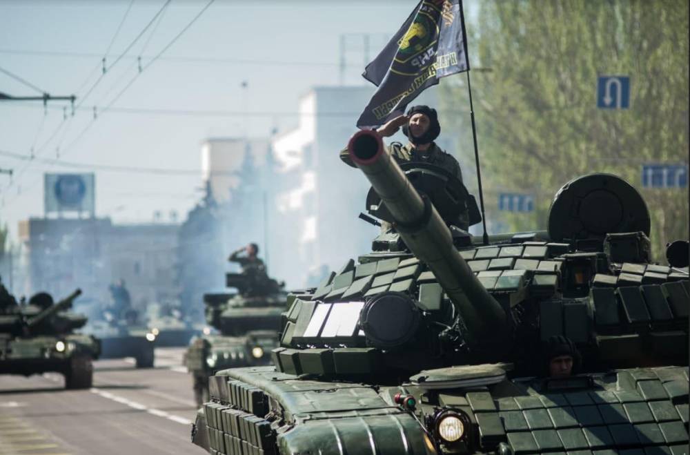 По Донецку прошла колонна российских танков