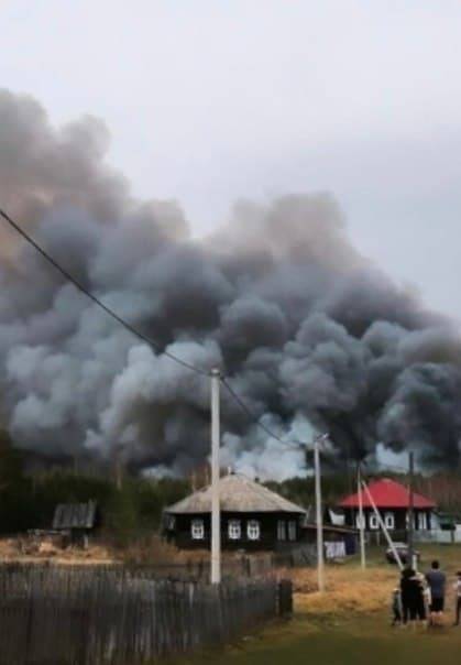 В Вагайском районе четвертые сутки не могут потушить лесной пожар, идущий к поселку