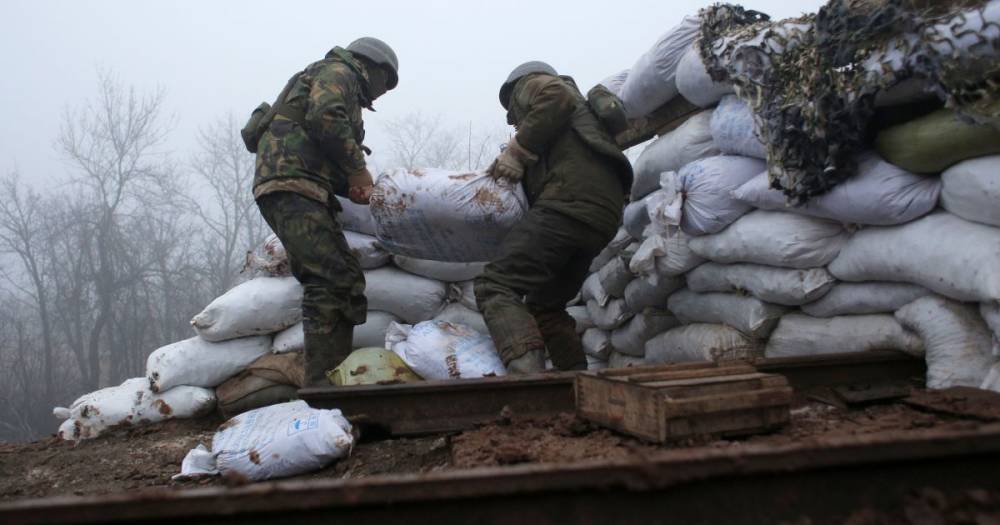 За прошедшие сутки боевики 19 раз нарушили режим тишины, двух военных ранено — ООС