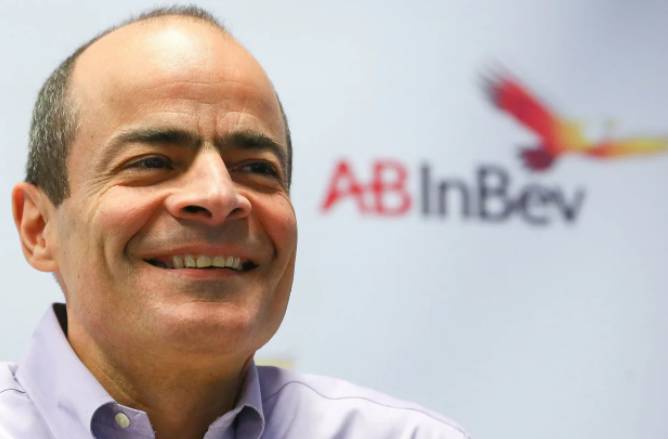 Гендиректор пивоваренной AB InBev летом уйдет в отставку после 15 лет на данной должности