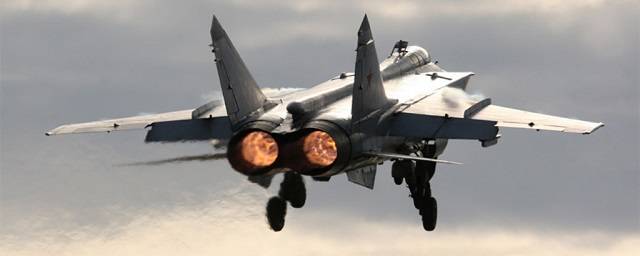 МиГ-31 сопроводил самолет ВВС США в небе над Чукотским морем
