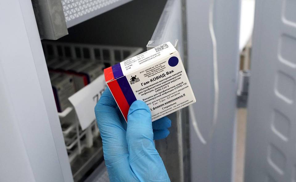 В Узбекистане опровергли слухи, что российская вакцина от коронавируса "Спутник V" предназначена только для чиновников