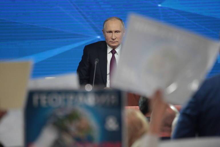 Путин сравнил российские препараты от коронавируса с автоматом Калашникова