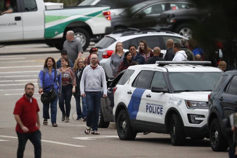 Двое учащихся были ранены во время стрельбы в американской школе