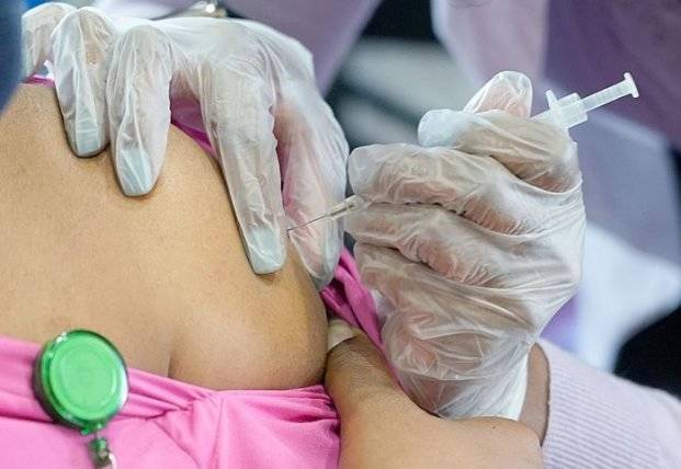 В Минздраве рекомендуют вакцинироваться от коронавируса людям с хроническими болезнями