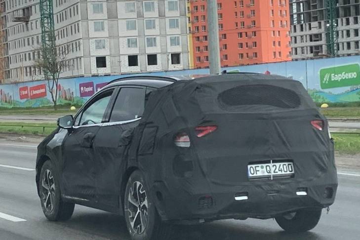 В Киеве заметили загадочное "шпионское" авто: фото