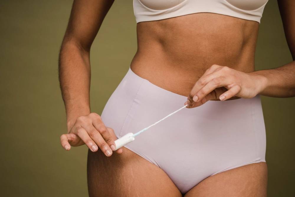 Американские врачи заявили о риске нарушения менструации у женщин после вакцинации от коронавируса