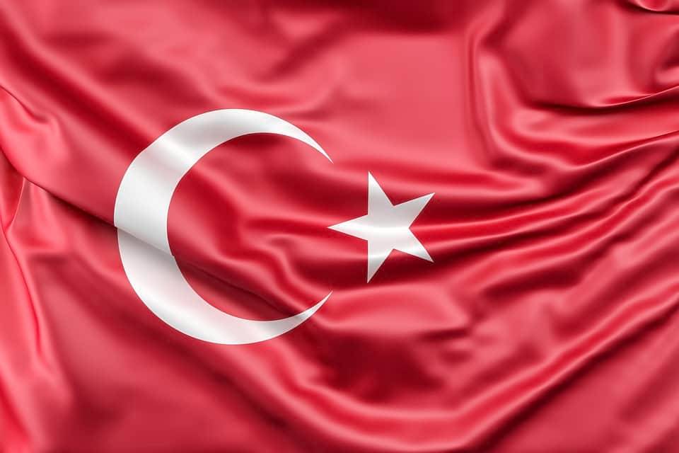 Локдаун в Турции ужесточили из-за роста заболеваемости и мира