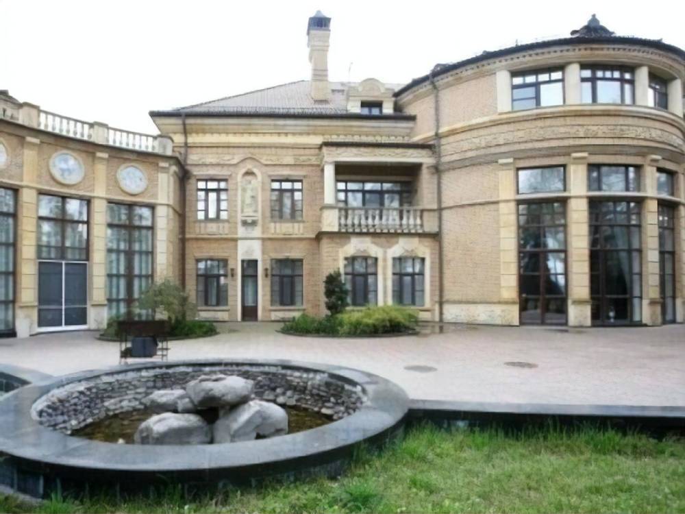 В Офисе президента заявили, что сумму на содержание дома Зеленского в Конча-Заспе преувеличили в 10 раз