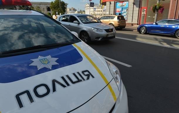 В Киеве задержали полицейского, который украл сумку попавшего в ДТП