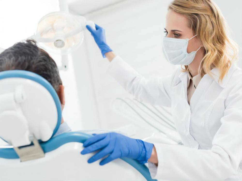 В Нацслужбе здоровья рассказали, какие стоматологические услуги украинцы могут получить бесплатно