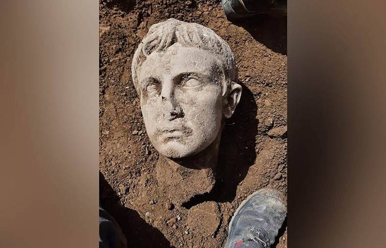 Мраморная голова первого римского императора найдена в Италии