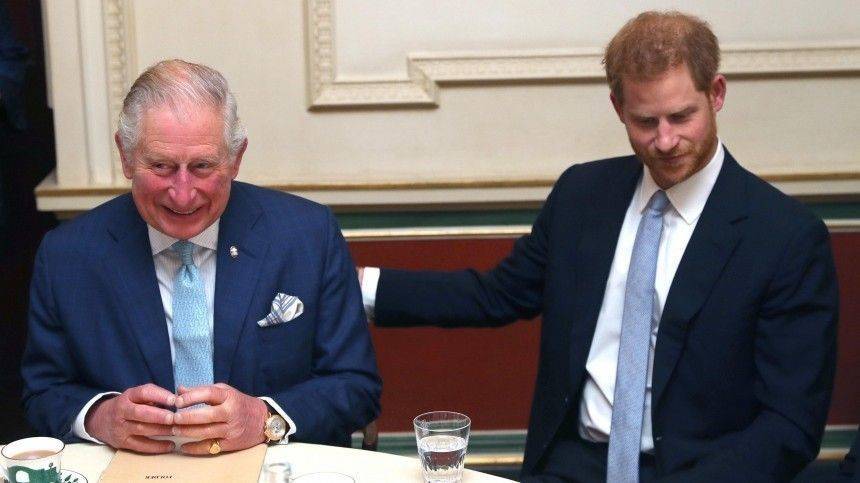 «Никогда не простит»: принц Чарльз все еще зол на принца Гарри