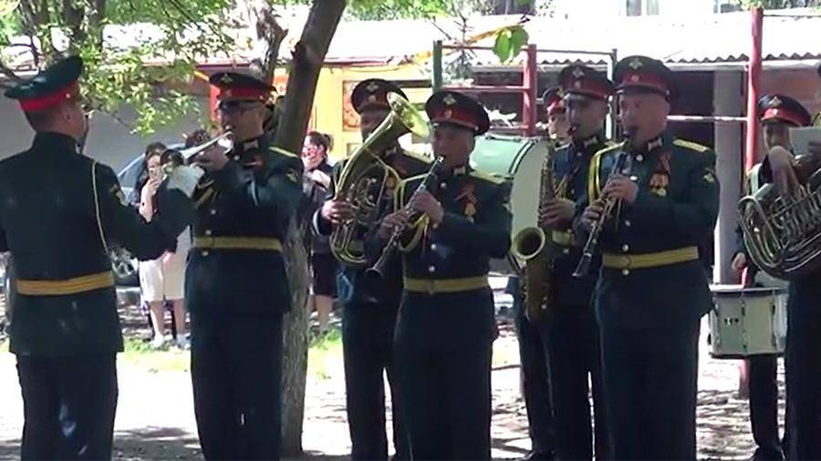 Военные устроили парад для кавалериста-фронтовика