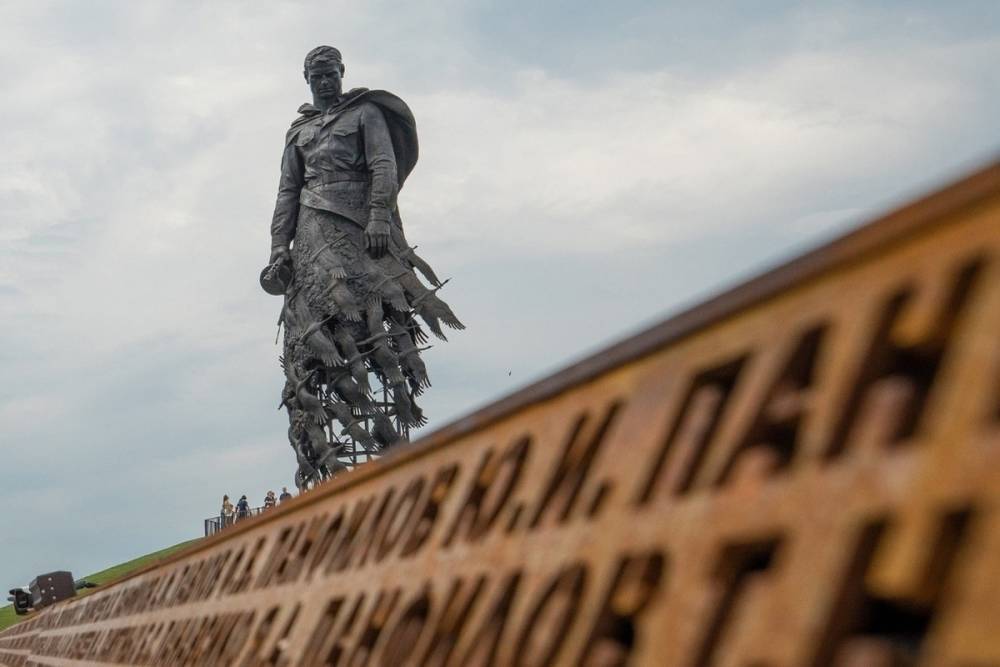 Председатель Госдумы Вячеслав Володин и Игорь Руденя возложат цветы к Ржевскому мемориалу