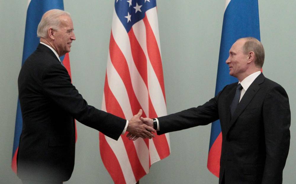 Эксперт: Джо Байден хотел бы иметь дело с Россией времён Ельцина