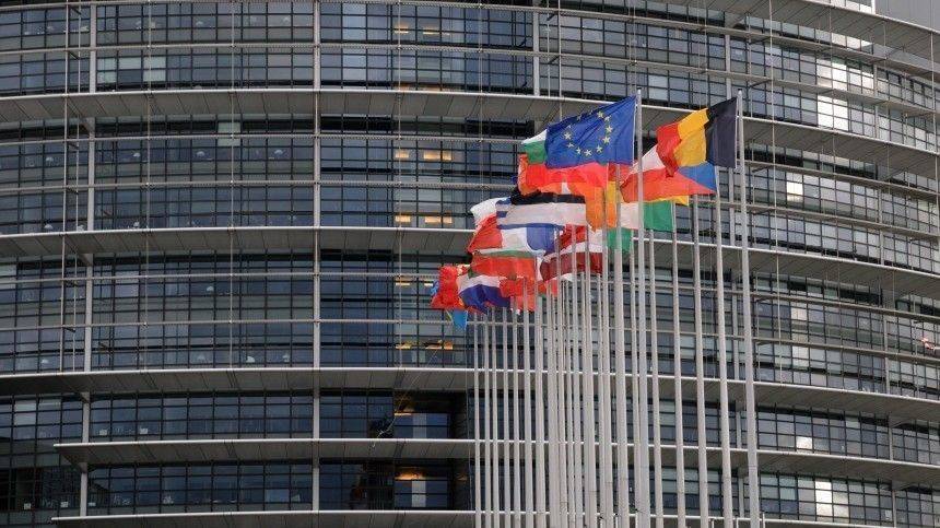 С миру по нитке: Чехия призвала ЕС выслать «хотя бы по одному» дипломату РФ