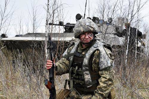 Киевский журналист Гордон назвал выгоду властей Украины от продолжения войны в Донбассе